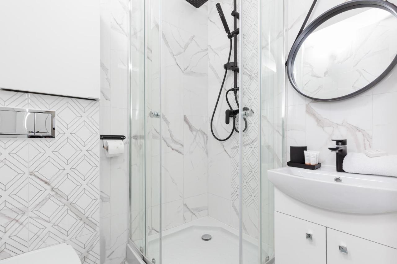 Micro Apartment Miaczynska By Noclegi Renters Варшава Екстер'єр фото