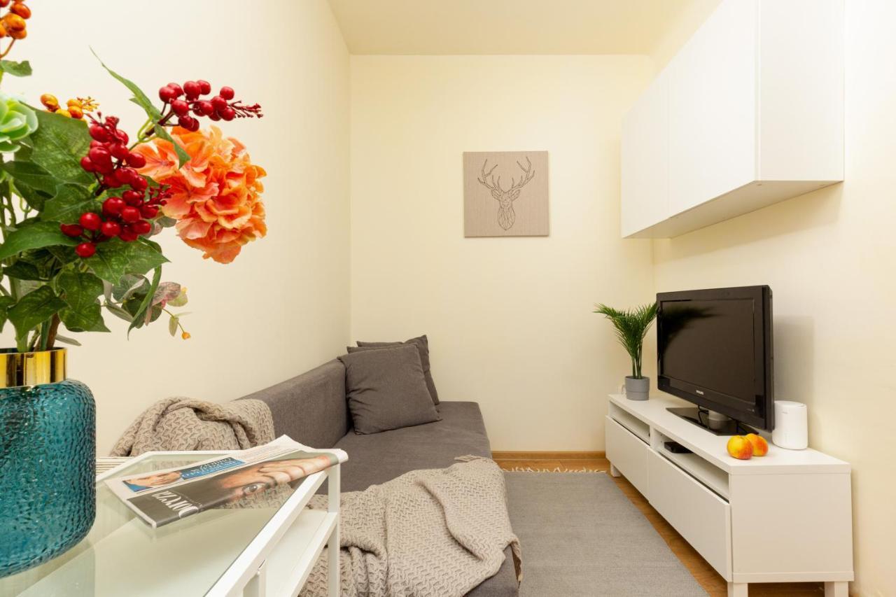 Micro Apartment Miaczynska By Noclegi Renters Варшава Екстер'єр фото