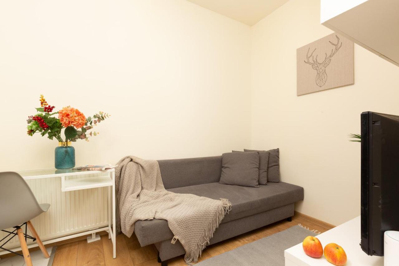 Micro Apartment Miaczynska By Noclegi Renters Варшава Екстер'єр фото